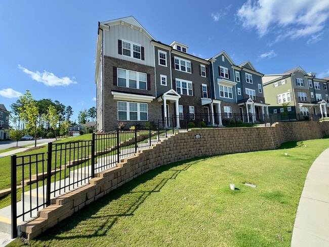 Building Photo - 2550 Forge Village Way Unit