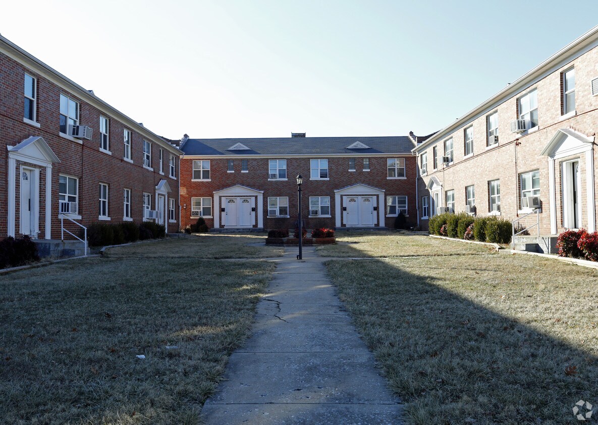 Colonial Courts Springfield MO 65806 Apartments com Colonial Courts Springfield MO 65806 Apartments com