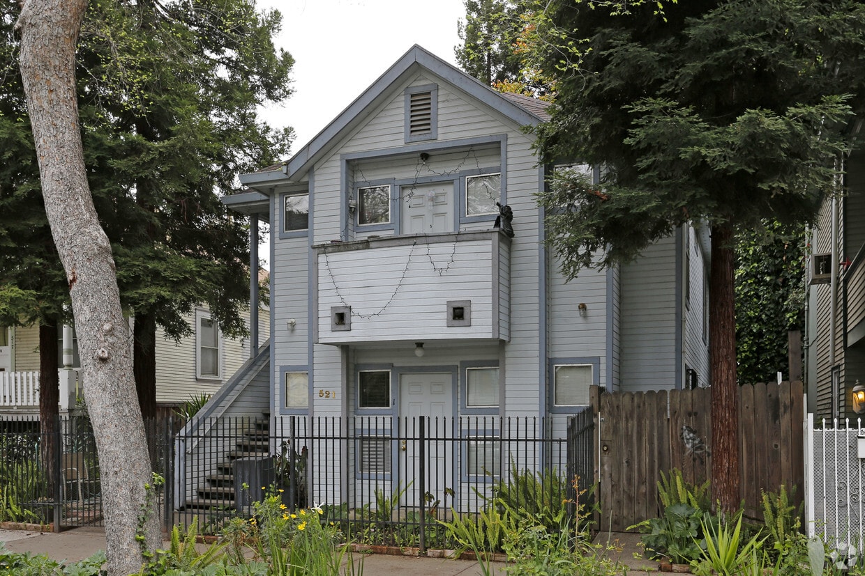 Building Photo - 521 14th St