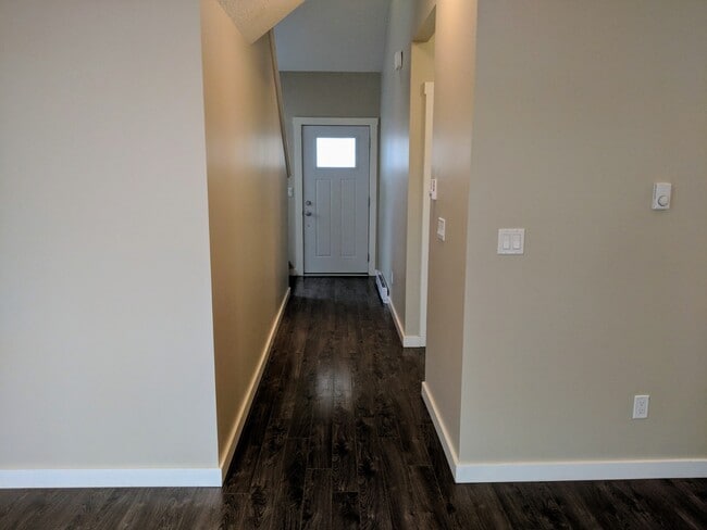 Photo du bâtiment - 1622-1688 88 Ave