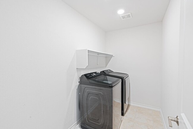 Foto del edificio - 316 Breccia Trl