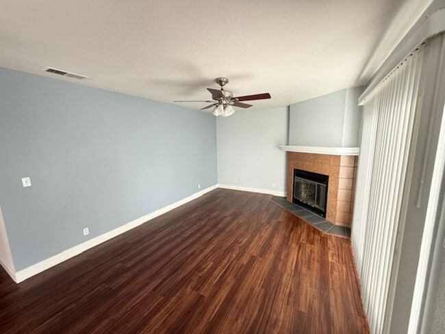 Building Photo - Hayward Condo 1 Bed/1 Bath Updated kitchen, lots of light and Bay views, dogs welcome