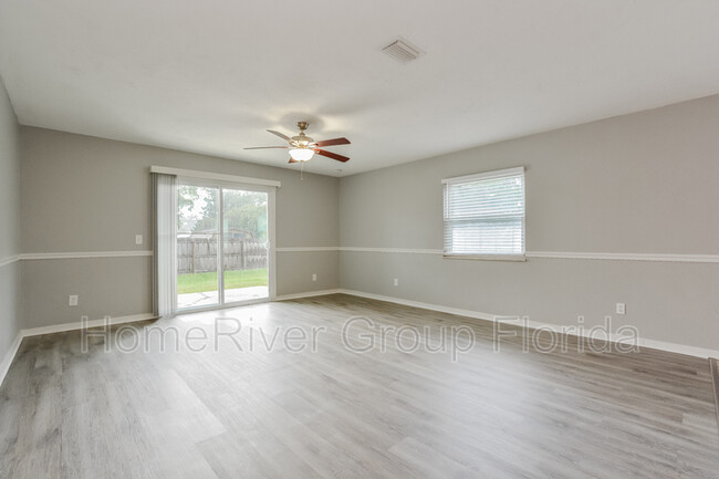 Building Photo - 2510 Yule Tree Dr