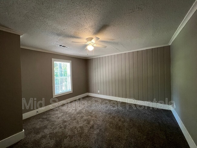 Building Photo - 1158 Beechwood Ave