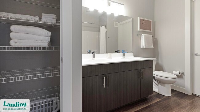 Foto del edificio - 1010 Enclave Blvd