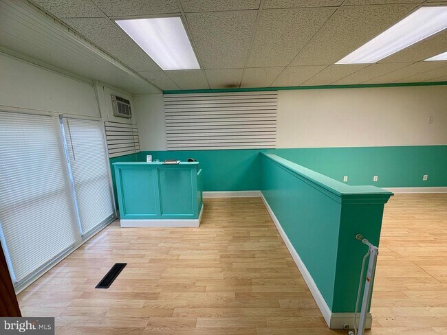 Building Photo - 3002 N Centre St