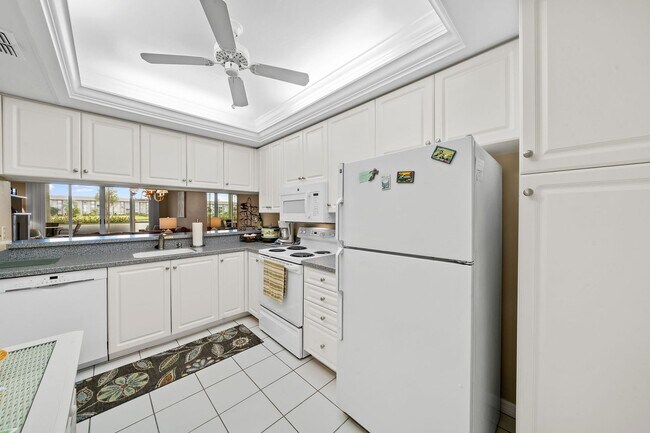 Foto del edificio - first-floor unit featuring a 2 bedroom, 2 ...