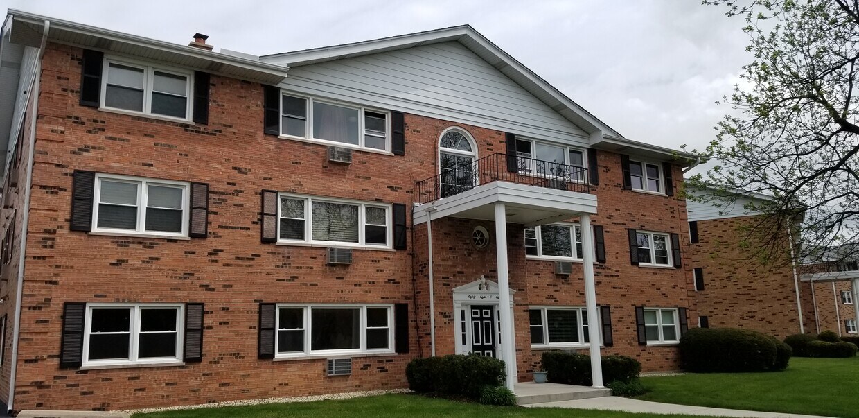 8808 45th Pl Unit 1, Brookfield, IL 60513 Condo for Rent in