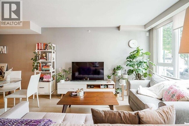 Photo du bâtiment - 532 W 7th Ave