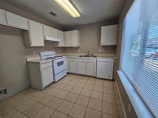 Building Photo - 12634 Monaco Rd