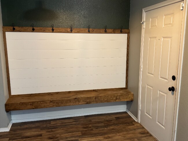 Foto del edificio - 1988 Helmoken Falls Dr