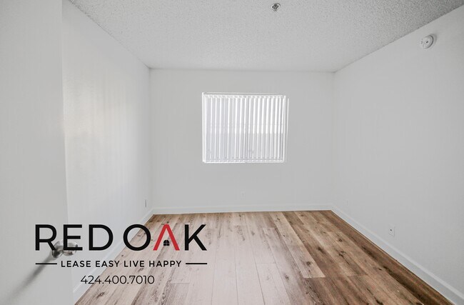 Building Photo - Incredible and Inviting Two Bedroom with C...