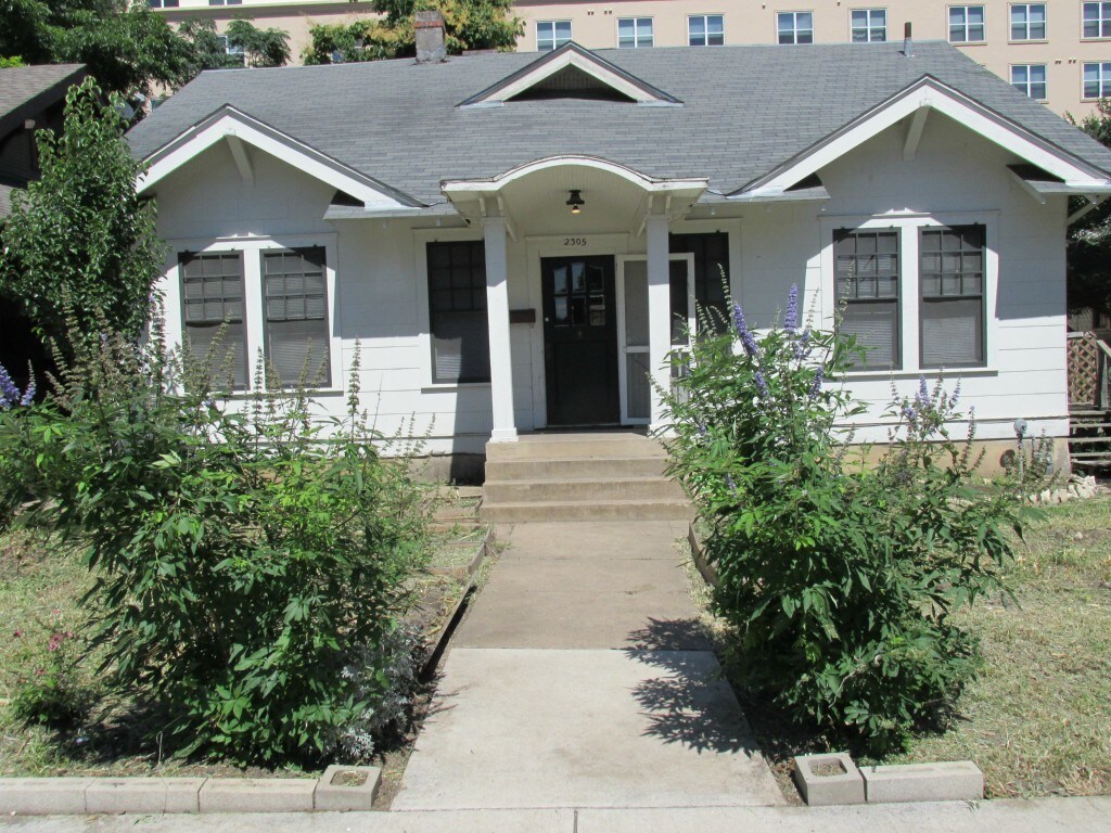 Primary Photo - 2305 Rio Grande St