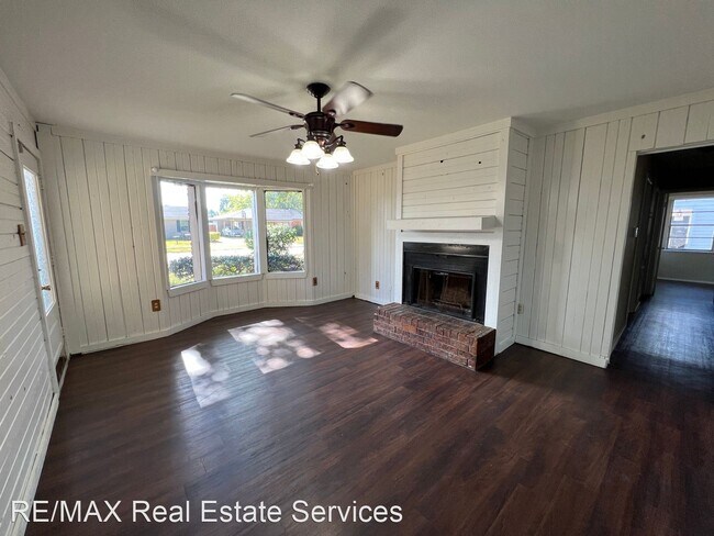 Foto del edificio - 3 br, 1 bath House - 7504 W Canal
