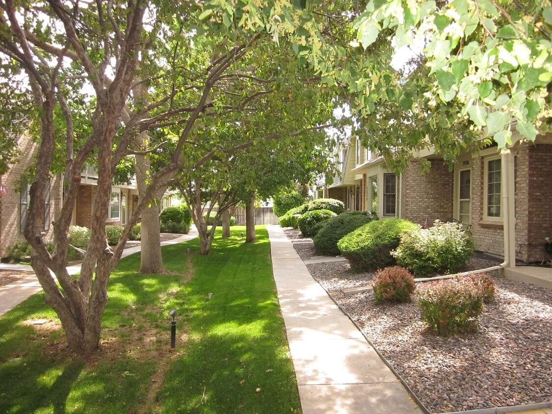 Primary Photo - 7570 S Cove Cir