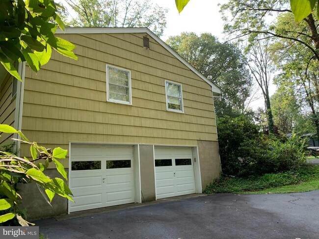 Building Photo - 90 Woodside Ln