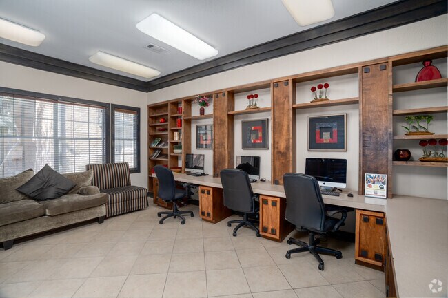 Business Center - 2929 Dunvale Apartments On Westheimer