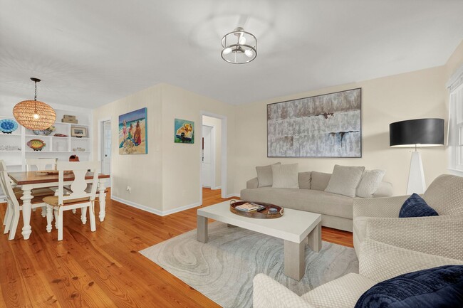 Building Photo - Furnished Off-Season 3bd/2ba Coastal Retreat with Screened Porch & Private Parking