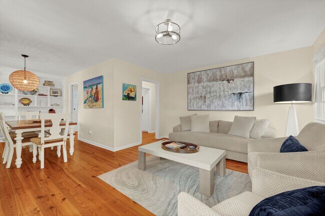 Foto del edificio - Furnished Off-Season 3bd/2ba Coastal Retreat with Screened Porch & Private Parking