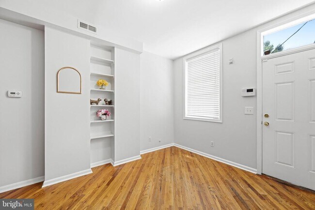Foto del edificio - 928 N Bambrey St
