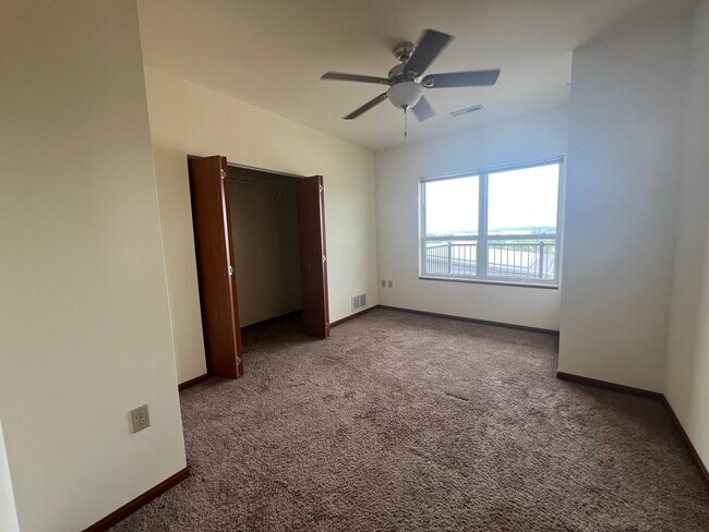 Building Photo - Granite Ridge Apartments