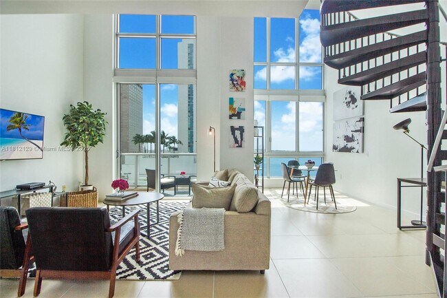 Building Photo - 300 S Biscayne Blvd