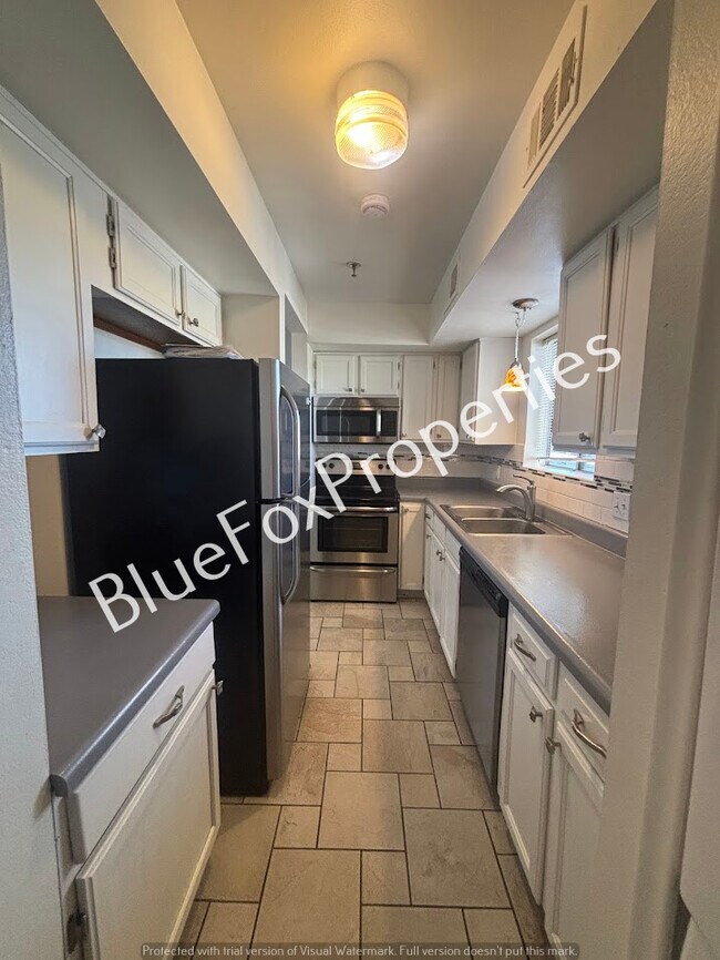 Foto del edificio - 2601 W Broadway Blvd