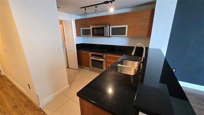 Foto del edificio - 244 Biscayne Blvd