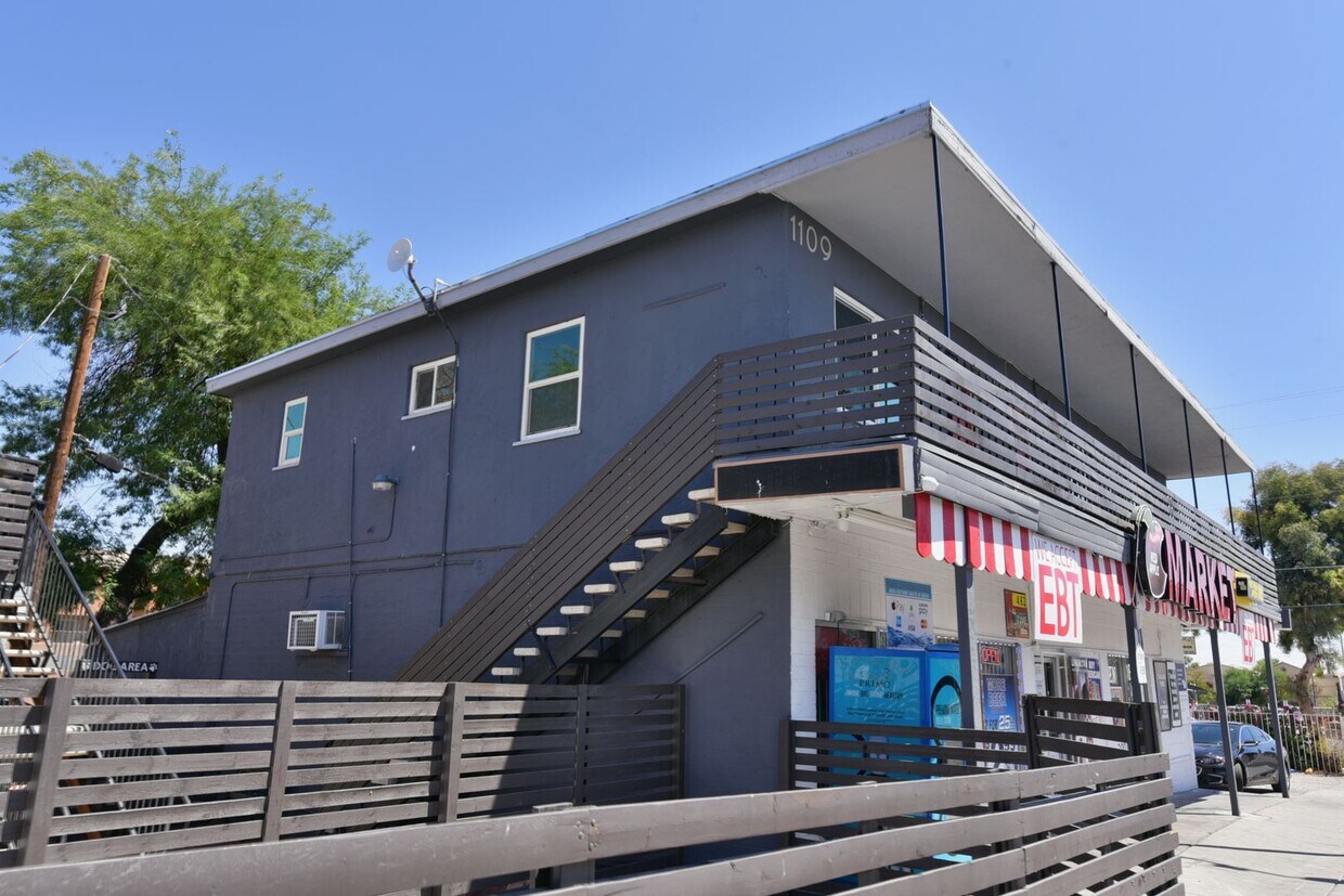 Primary Photo - 1109 Stewart Ave