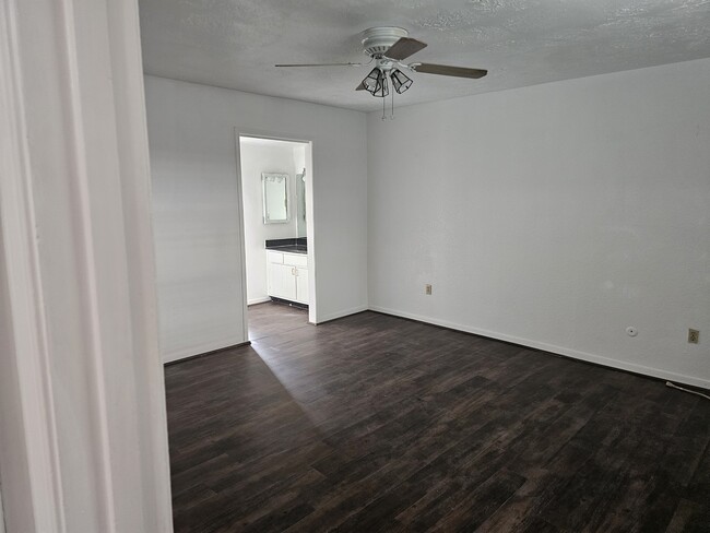 large master bdrm - 12327 W Village Dr