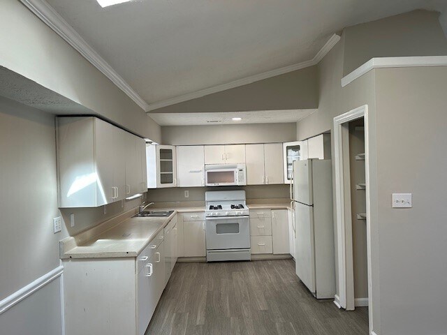 Primary Photo - 930 Bobcat Ct