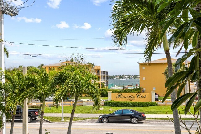 Building Photo - 5409-5411 N Flagler Dr