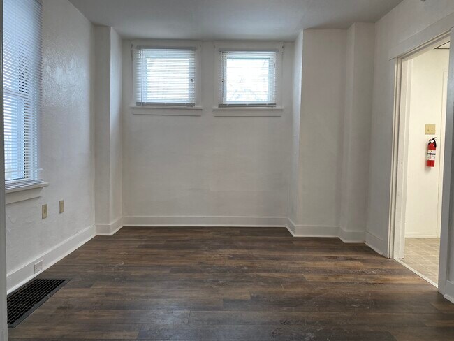 Dining Room - 2924 Parkdale Ave