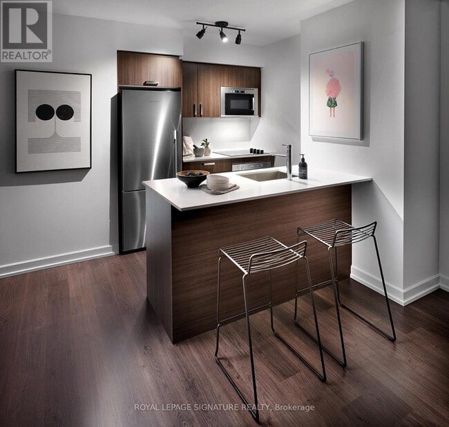 Photo du bâtiment - 18 Erskine Ave