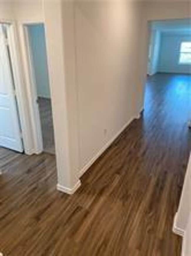 Building Photo - Open floorplan
