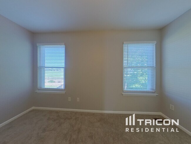 Foto del edificio - 9995 Strathfield Ln