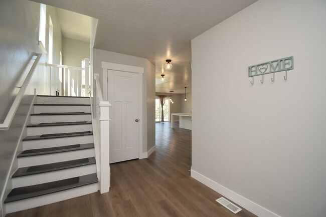 Foto del edificio - Quiet Family Friendly 4 Bed Home in Bluffdale!!