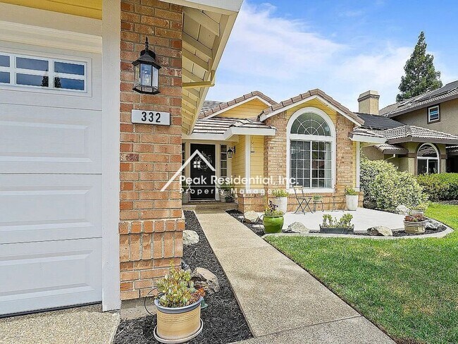 Foto del edificio - Updated 4bd/2ba Folsom Home with 3 Car Gar...