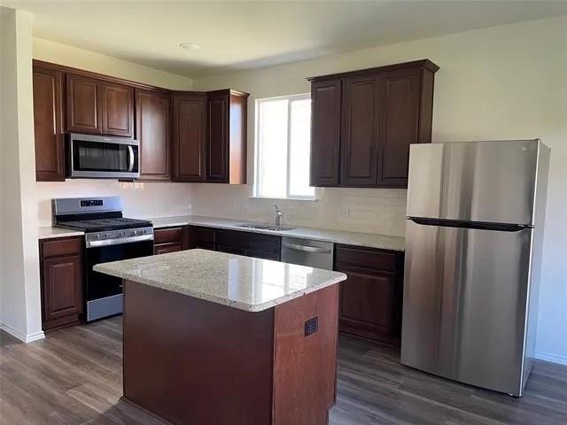 Foto del edificio - 8149 Cedar Lake Ln