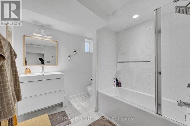 Building Photo - 201 Glenholme Ave