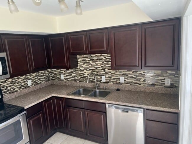 Building Photo - FOR RENT VIRGINIA BEACH!