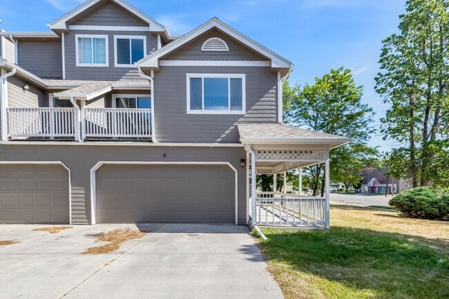 Building Photo - 4 Bed 4 Bath Town Home in Greeley, CO!