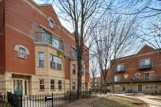 Building Photo - 4530 S Woodlawn Ave