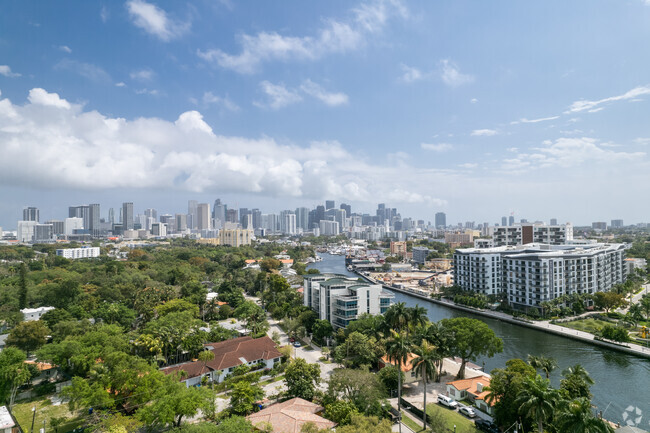 Foto aérea - Residences at Riverwalk