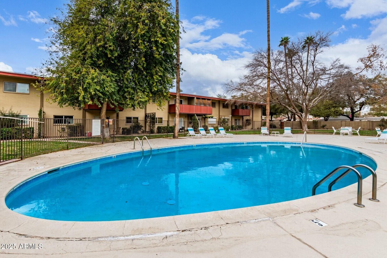 Foto principal - 355 E Thomas Rd