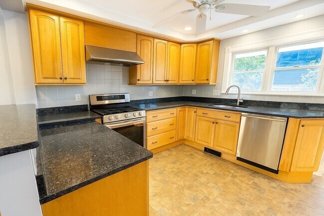 Foto del edificio - 133 Brattle St