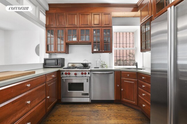 Building Photo - 126 W 11th St
