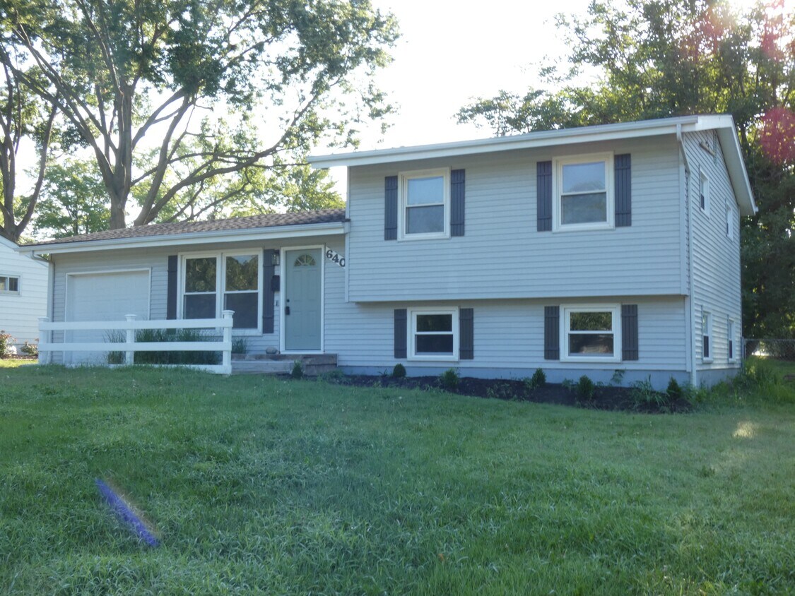 Foto principal - 6405 N Indiana Ave