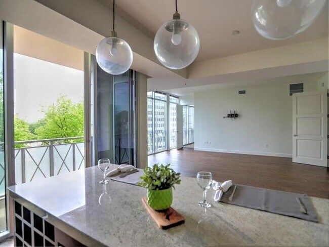 Building Photo - 2 bedroom in Atlanta GA 30309