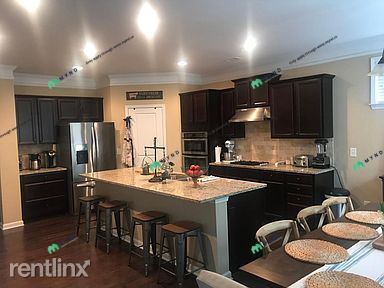 Foto del edificio - 1020 Legacy Ln
